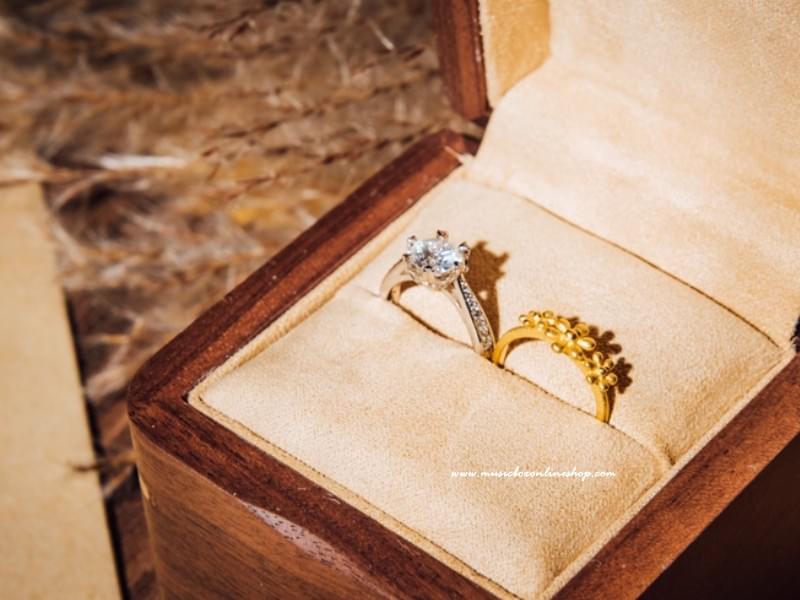Dark Brown Interior Walnut Wooden Music Ring Box Proposal Gift