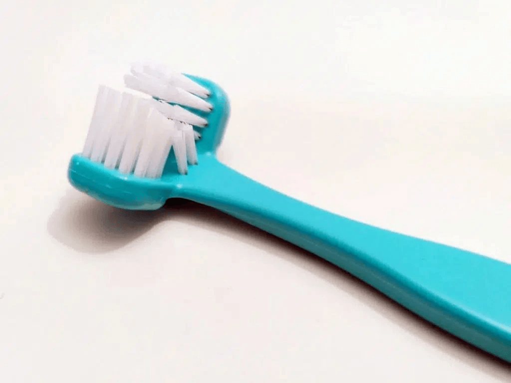 Brosse à dents triface