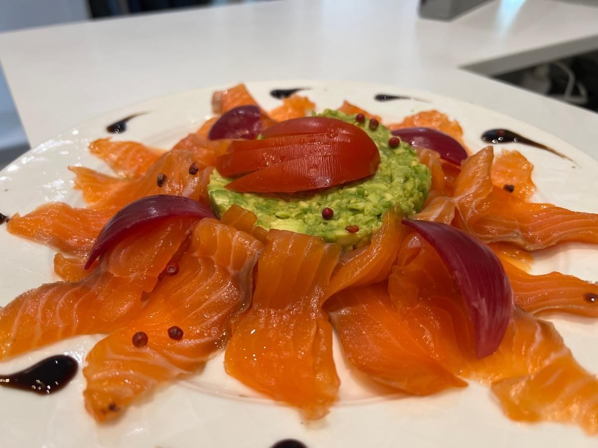 Carpaccio di salmone marinato agli agrumi