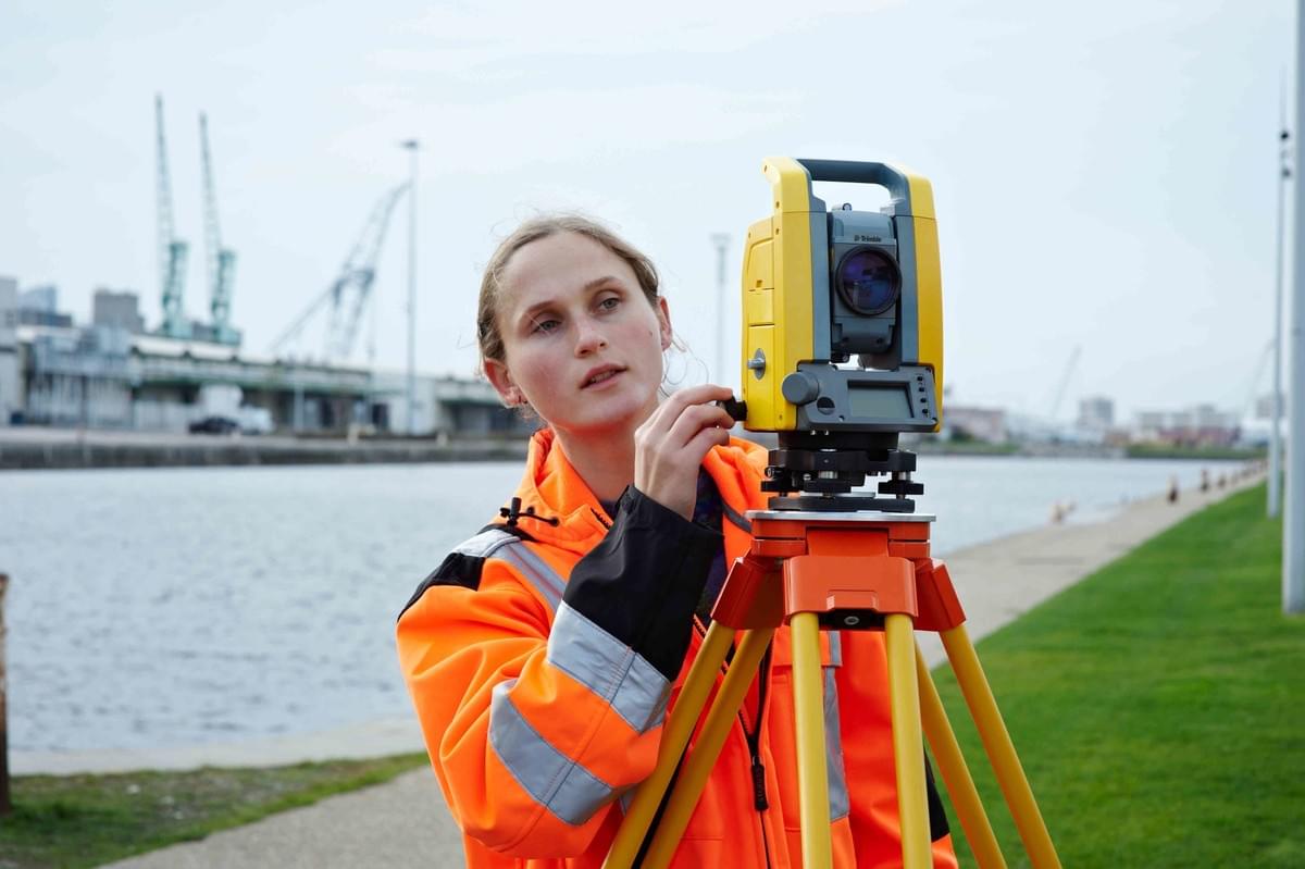 тахеометр topcon gt-1001. тахеометр trimble s6. тахеометр trimble m3 dr 5" ta. обучение тахеометру. тахеометр es 105l.