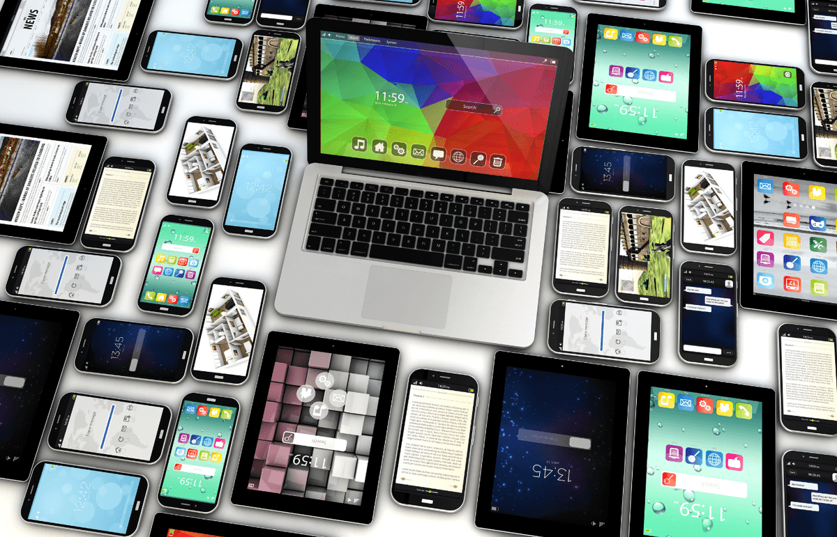 Smart devices and computers illustrating a multiplatform SEO presence.