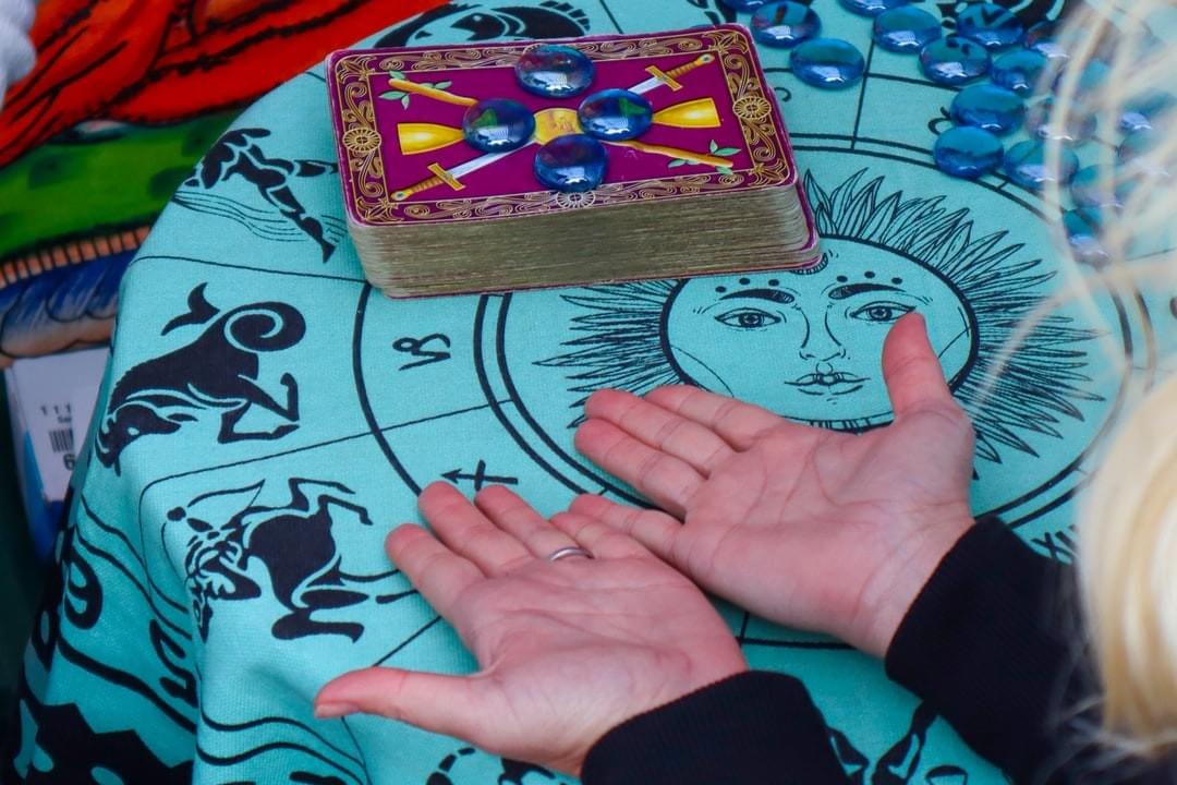 How To Select A Tarot Card Reader