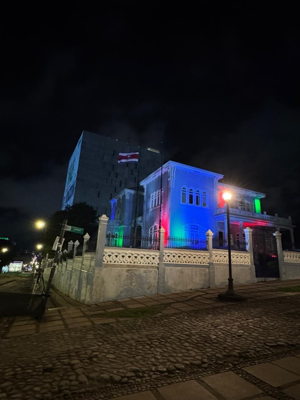 Castillo Azul Metete al Castillo Azul: la expo del Archivo Nacional y...