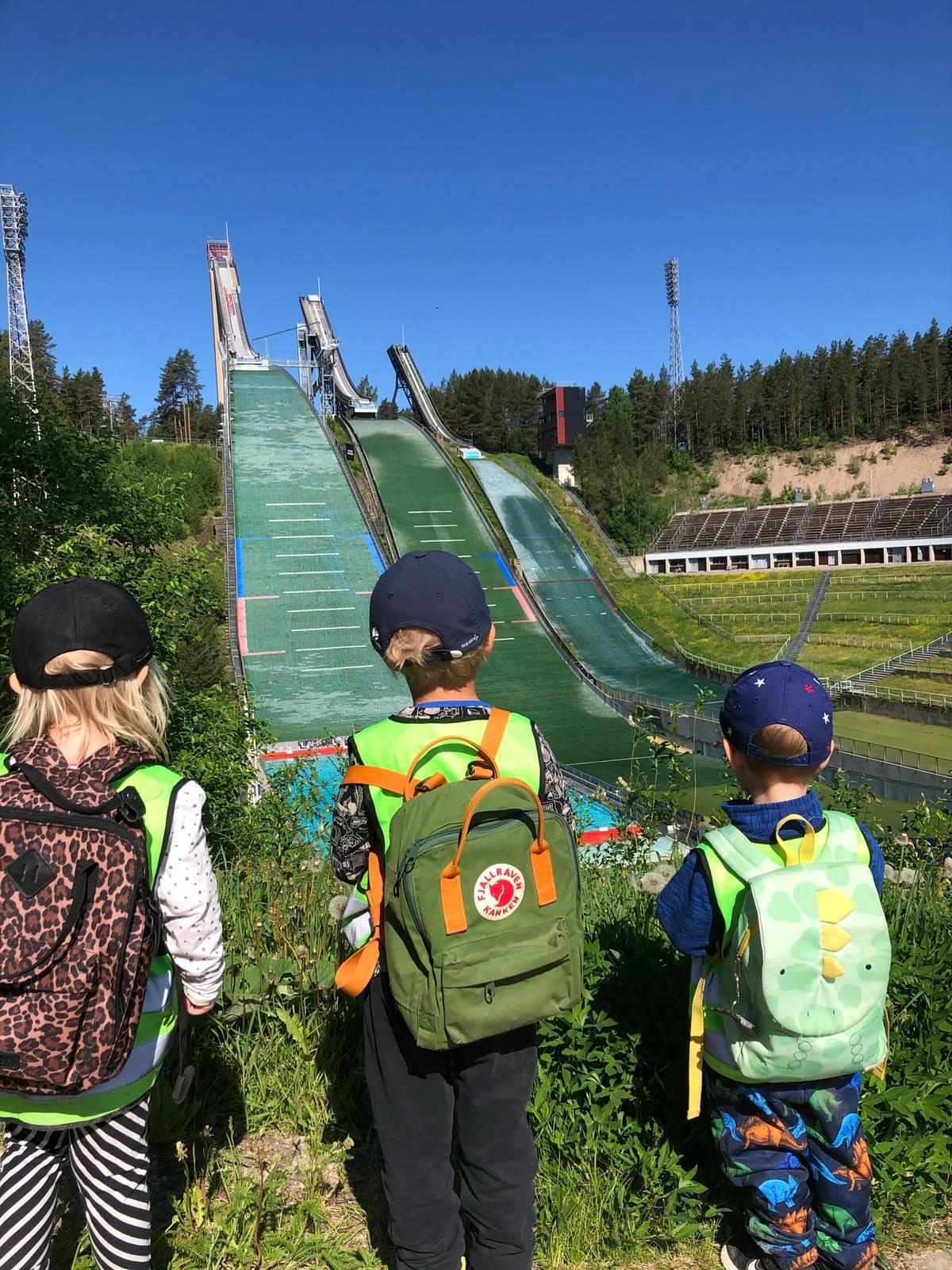 lahden hyppyrimäet ja päiväkotilapset