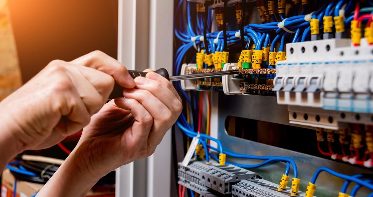 Types of Emergency Electrician Services That You Can Us...