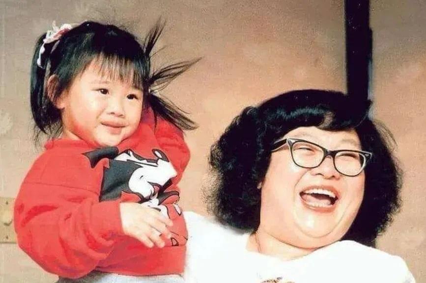 沈殿霞與鄭欣宜