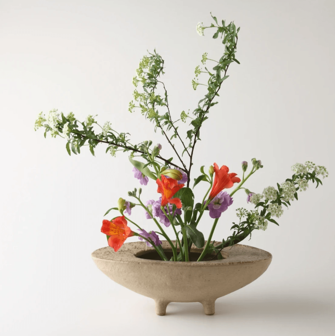 Explore the Art of Ikebana with Us Join the Ikebana Journey Sakura Virtual Ikebana Community is an online-based group dedicated to sharing,learning, and celebrating the art of Ikebana. Rooted in the principles of beauty, self-expression, and cultural appreciation, this community connects ikebanists in North andCentral America and beyond through virtual presentations from various Ikebanaschools, and Japanese cultural programs, fostering a welcoming space for beginnersand experienced practitioners alike.