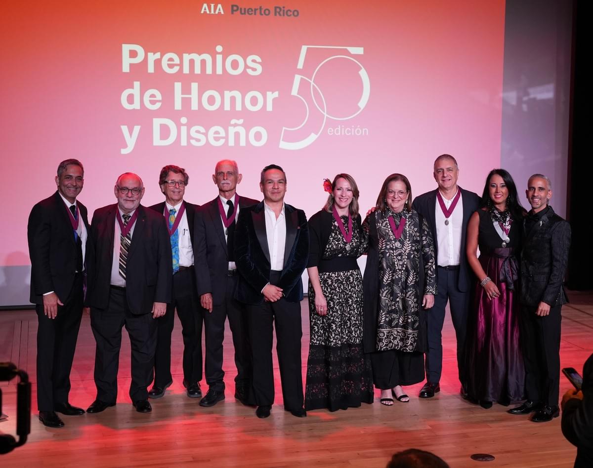 Arq. Eliseo Berrios con los Fellows de AIA