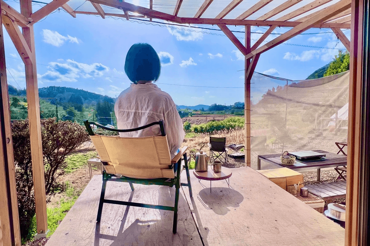 猫と暮らす古民家グランピング【和心村公式】|千葉富津・東京から1時間|サウナ&カフェも完備  千葉県富津市の豊かな自然に囲まれた和心村は、東京から車でわずか1時間、「人と動物と自然が調和する共生の村」をコンセプトにした唯一無二のグランピング