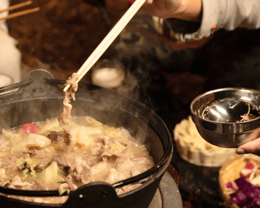 猫と暮らす古民家グランピング【和心村公式】|千葉富津・東京から1時間|サウナ&カフェも完備  千葉県富津市の豊かな自然に囲まれた和心村は、東京から車でわずか1時間、「人と動物と自然が調和する共生の村」をコンセプトにした唯一無二のグランピング