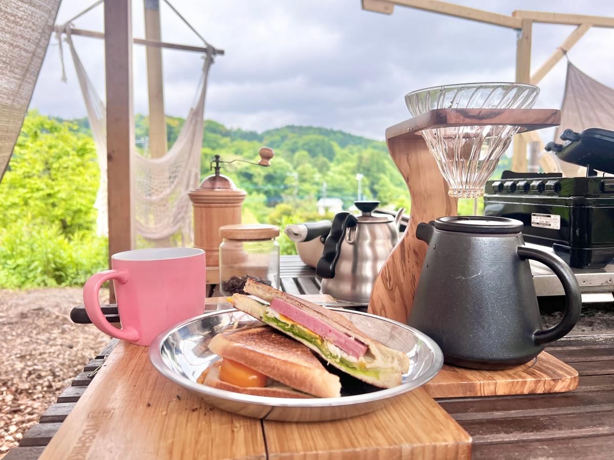 猫と暮らす古民家グランピング【和心村公式】|千葉富津・東京から1時間|サウナ&カフェも完備  千葉県富津市の豊かな自然に囲まれた和心村は、東京から車でわずか1時間、「人と動物と自然が調和する共生の村」をコンセプトにした唯一無二のグランピング