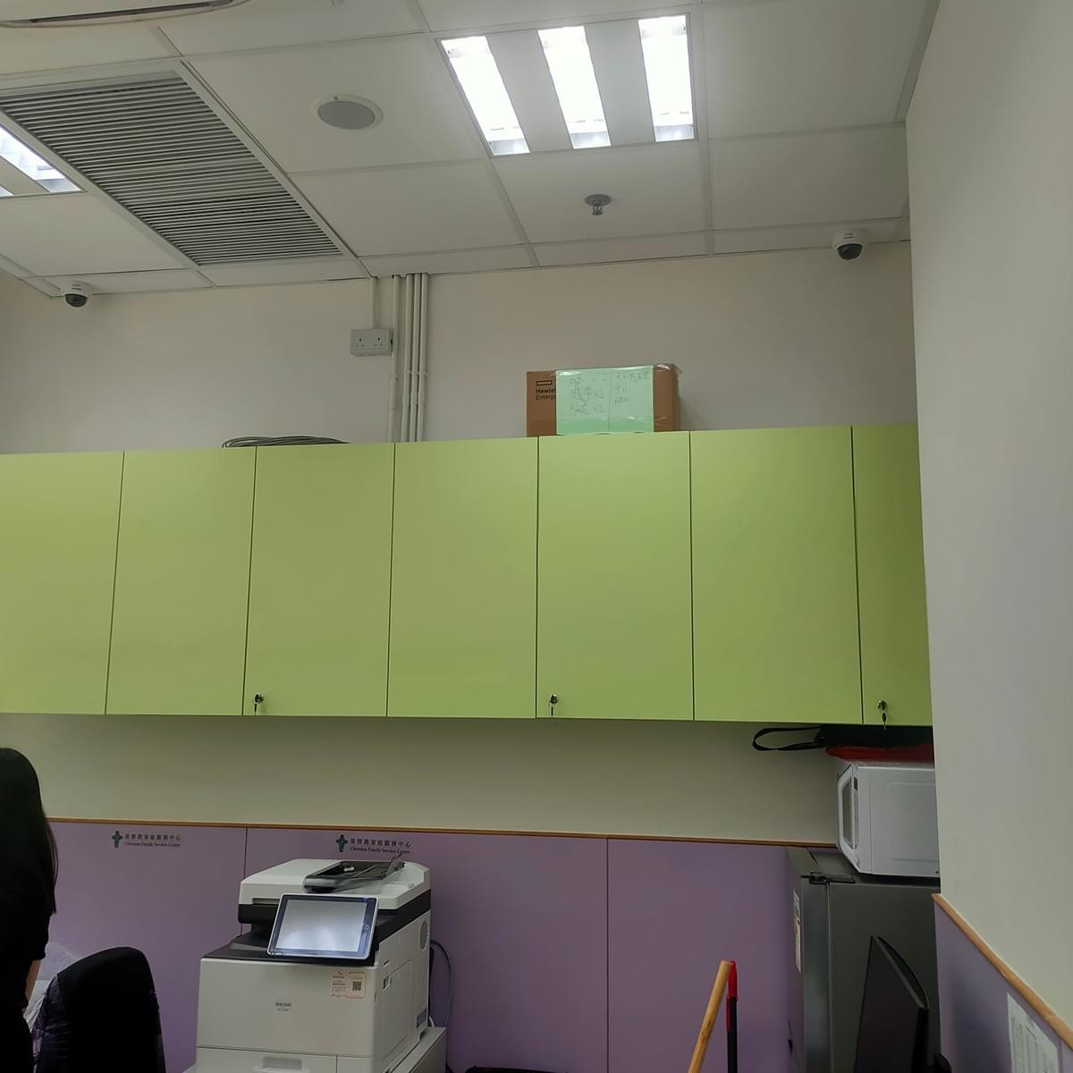 Camera mount on the ceiling