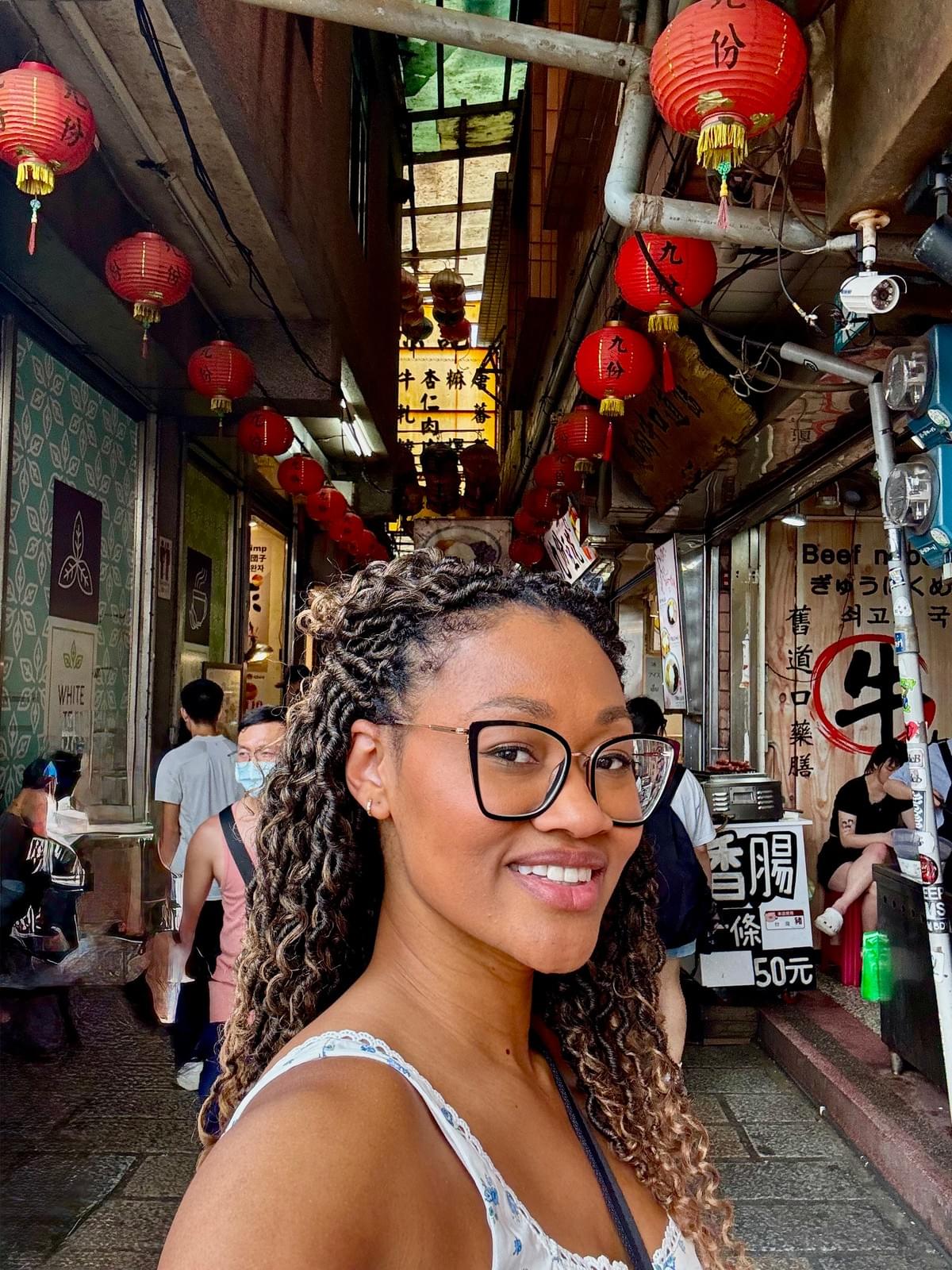 Brit Thompson selfie in the Jiufne Old Street with red lanterns