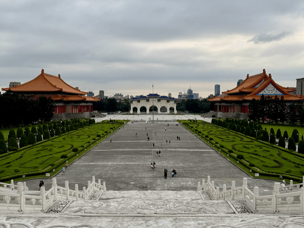 The courtyard between th Chiang Kai-shel Memorial Mall stairs and the National Theater and the National Concert Hall