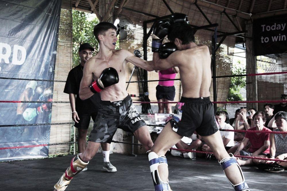What Are the Best Tactics to Handle Pressure Fighters?