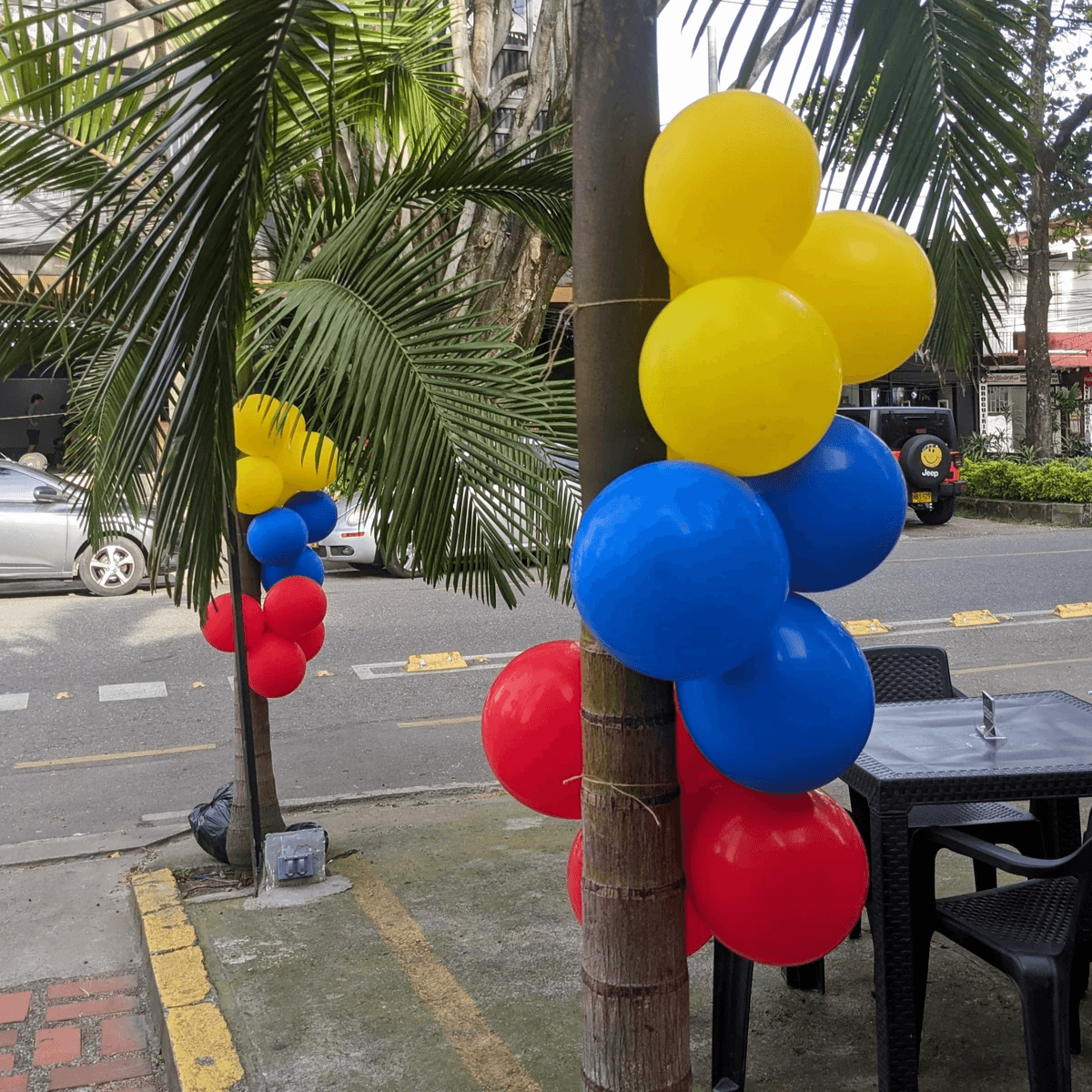 Colombian flag balloon decoration during a holiday in Medellín