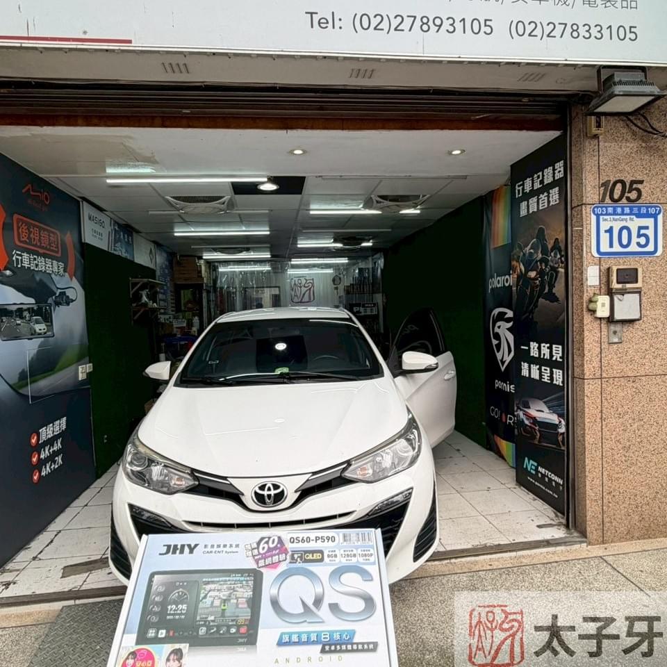 Toyota Yaris 原車中控台與螢幕結構