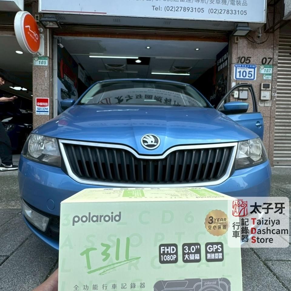 Polaroid T311 installed on Skoda Rapid front windshield