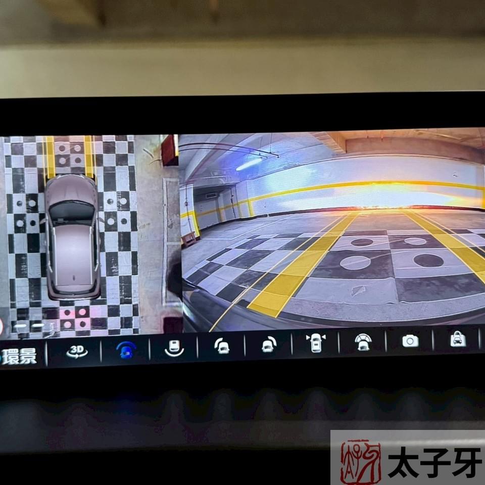 Lexus 360 環景上帝視角操作畫面