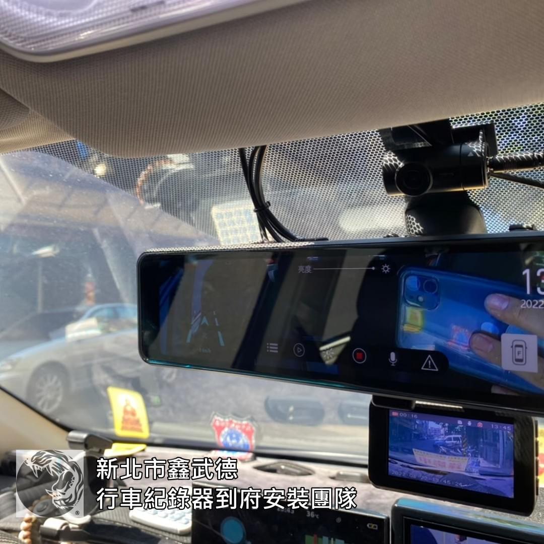 擺接堡路行車紀錄器到府施工