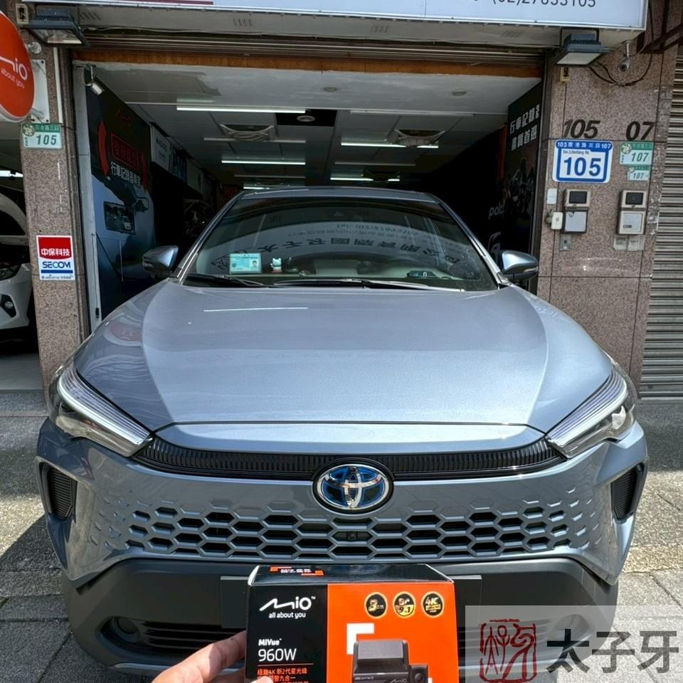 mio 960w3 安裝於 Corolla Cross 前擋位置示意