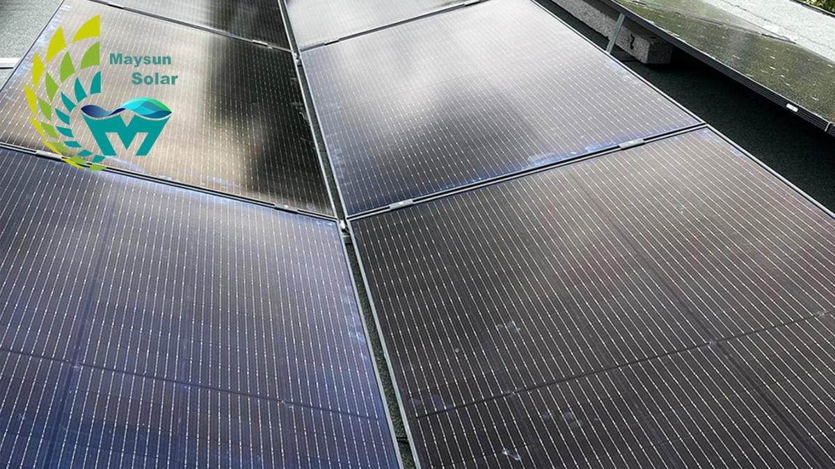 L'immagine sotto mostra un nostro cliente di Monaco, Germania, che utilizza i pannelli solari di Maysun Solar per coprire il tetto! Fare clic sull'immagine per saperne di più sul prodotto!