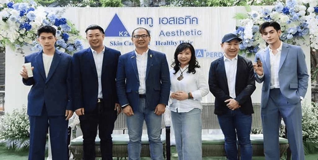B&M International Biotech, a subsidiary of the WE-WIN Group, has successfully expanded into the global skincare market! Recently, the company made a successful entry into Thailand, captured in a photo with Chairman Bella Hsieh (third from right), CEO James Hsieh (second from right), and General Manager Michael Yeh (third from left) of BenQ Medical Thailand, a subsidiary of BenQ Qisda. (Photo provided by WE-WIN BIO-MEDICAL CO., LTD.)