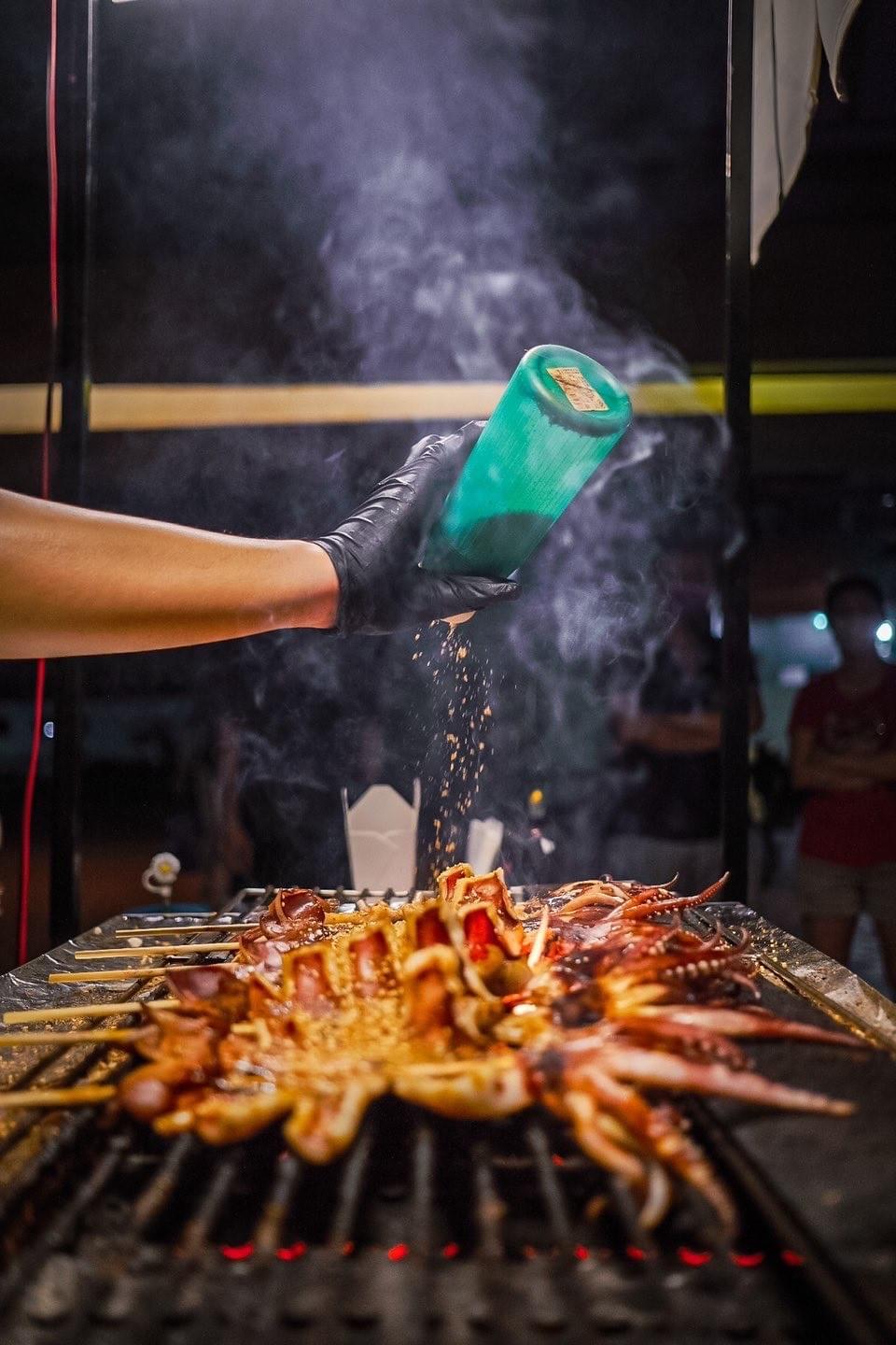 We provide customized beverage options for various types of private parties, ensuring that every guest can enjoy a pleasant time. private party The services we provide Welcome to join 【Let's Go_Bar on the Move】 Your slightly tipsy party, we run all over Taiwan! 🚐🍸 We specialize in: ✨ Wedding receptions | Corporate events | Private parties No matter where you are, we can bring the bar to the scene (of course, we also supply non-alcoholic options!) 📍 Want to see basic pricing ➡️ Please enter "Location/Weekday or Holiday" Example: Kaohsiung/Holiday 📍 Want to see the menu ➡️ Please enter "Menu" 📍 Want to see the bar wall rental package ➡️ Please enter "Bar Wall" 📍 Want to see customized canned drinks ➡️ Please enter "Canned Drinks" 📍 Glass rental ➡️ Please enter "Glass Rental" 📍 Customized services ➡️ Enter the keyword "Customization" 🔔 If you have any questions, you can also leave a message to inquire, and we will reply to you as soon as possible!