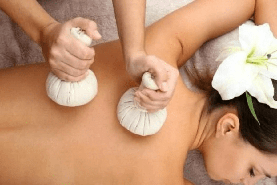 Massage thaï aux plantes