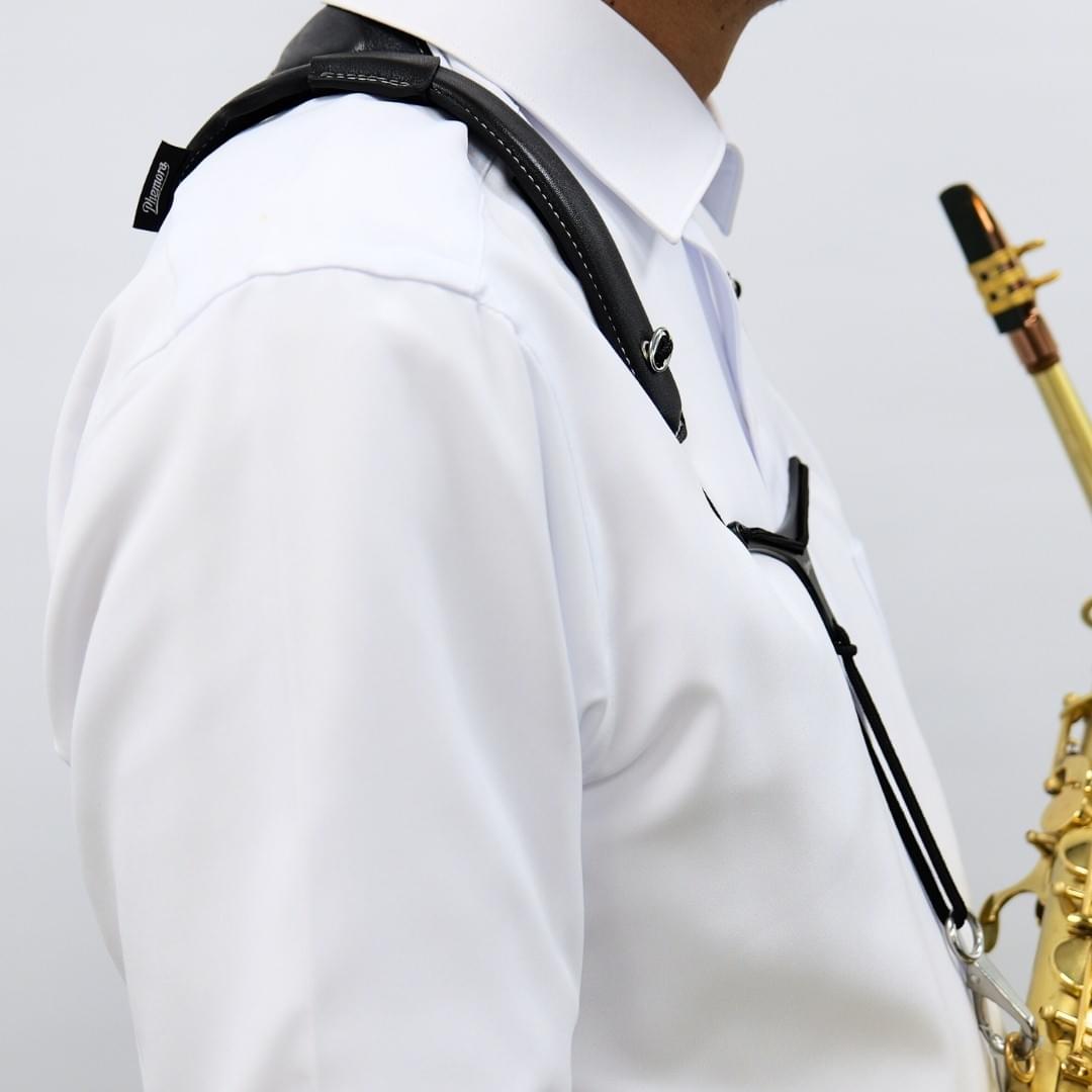 我們提供各種專業薩克斯風配件，確保您獲得最佳音質和性能。 專業配件 我們的使命 Your premier destination for professional saxophone and musical instrument accessories, offering top-tier quality and precise craftsmanship to infuse your performance with exceptional sound.