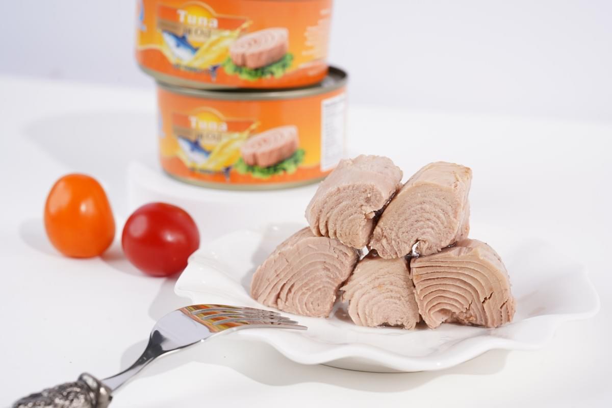 TUNA IN OIL