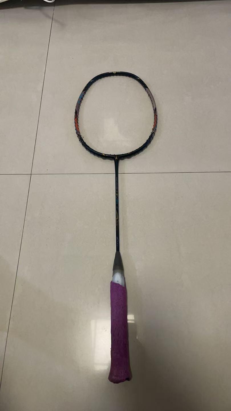 Our customer service team is always ready to provide you with professional advice and support, whether it is purchasing or after-sales, we will wholeheartedly serve you to ensure you have the best shopping experience. excellent customer service What are we doing Selling second-hand original factory high-end rackets
