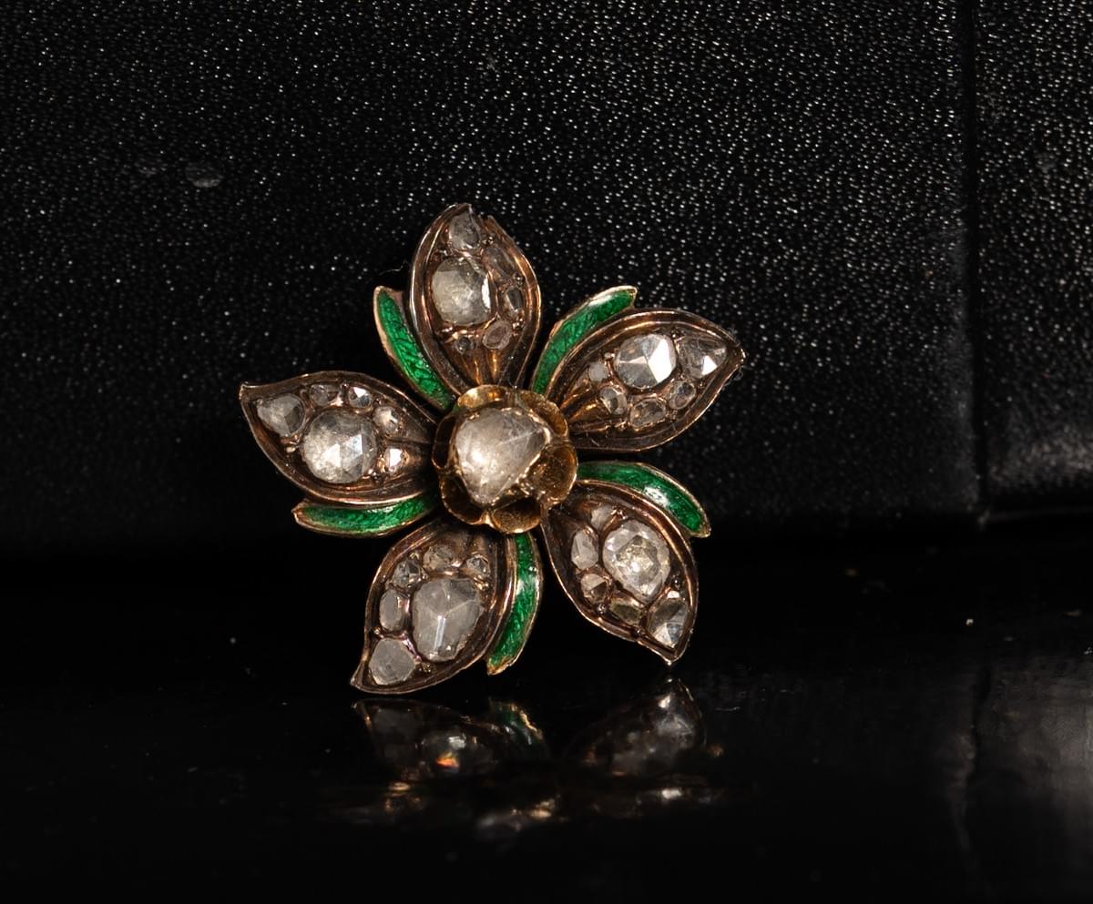 Diamond flower brooch
