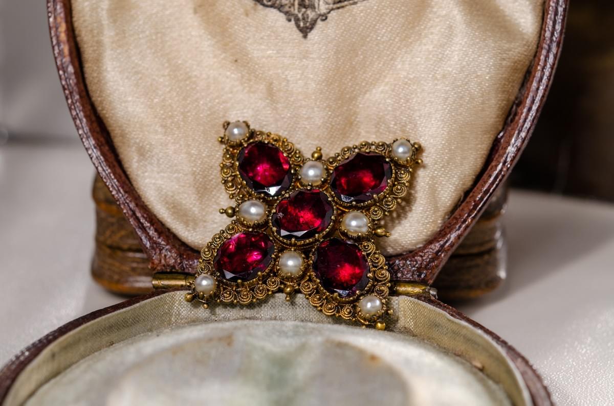Garnet and pearl cross brooch