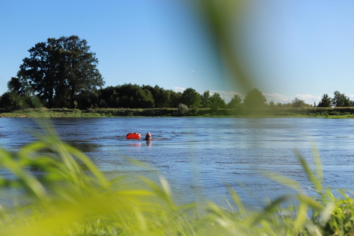 Na zdjęciu Leszek Naziemiec Dzikie Pływanie na 515km Odry, fot. Magdalena Bobryk