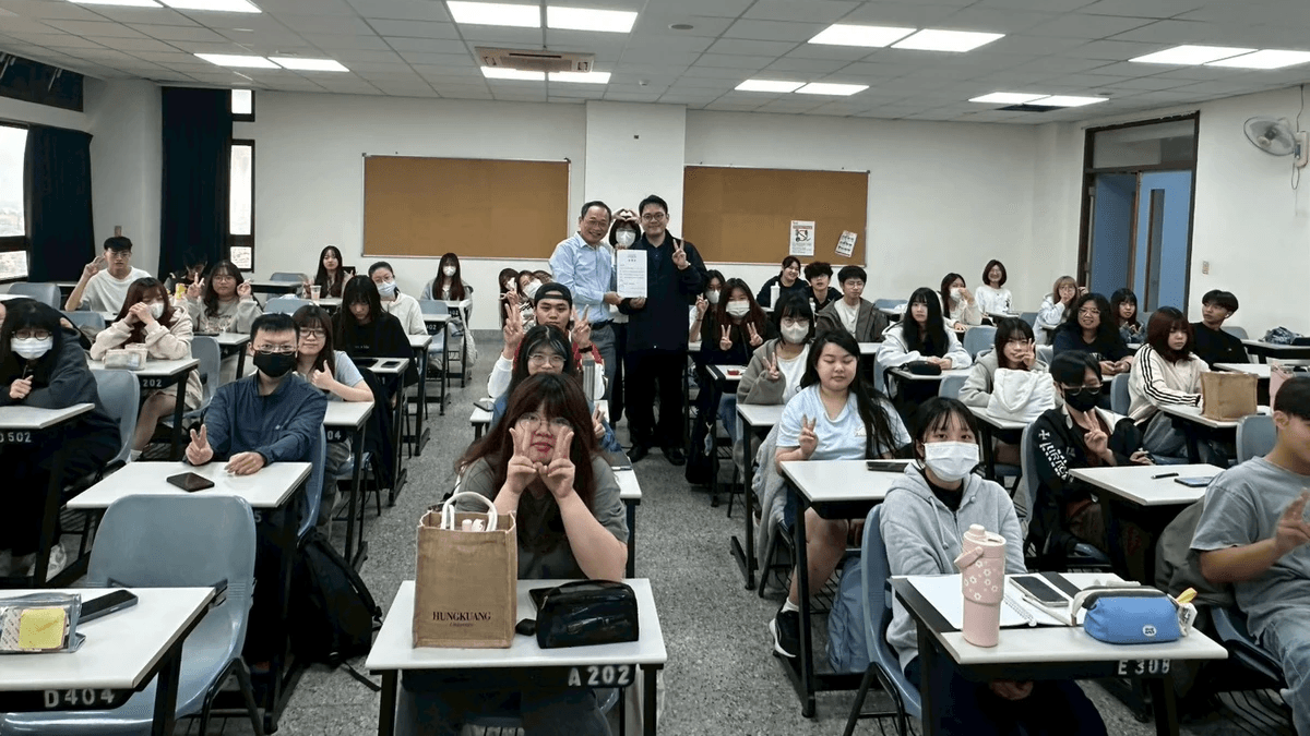 星城殯葬學苑王別玄協理前進弘光科大，主講「寵物臨終服務」專題