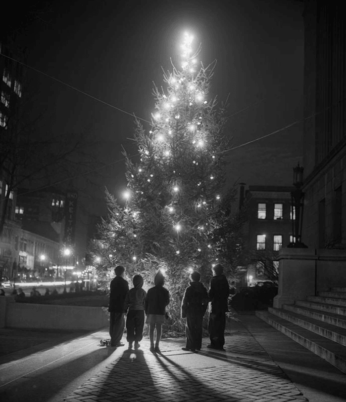 The History and Evolution of Outdoor Holiday Lighting