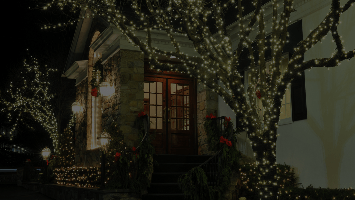 Transform Your Commercial Space into a Winter Wonderland with EO Holiday Decorating Tampa