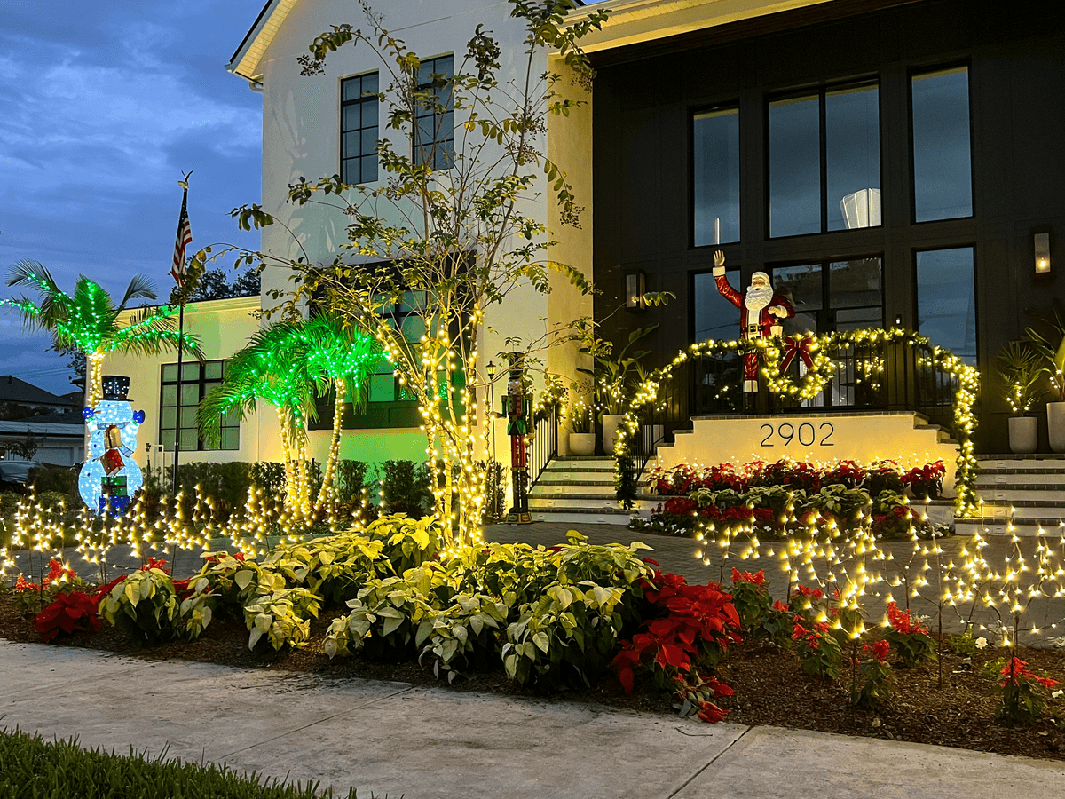 The Best Neighborhoods in Tampa for Holiday Light Displays