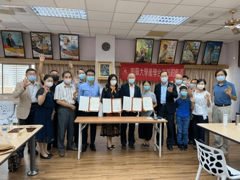 南華大學簽約儀式合照