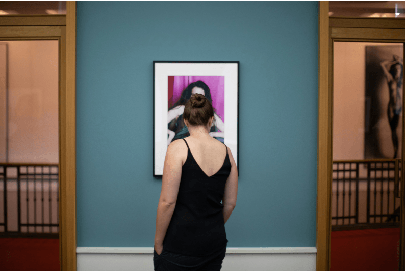 Interaktiivisen taidegallerian verkkosivuston ominaisuudet