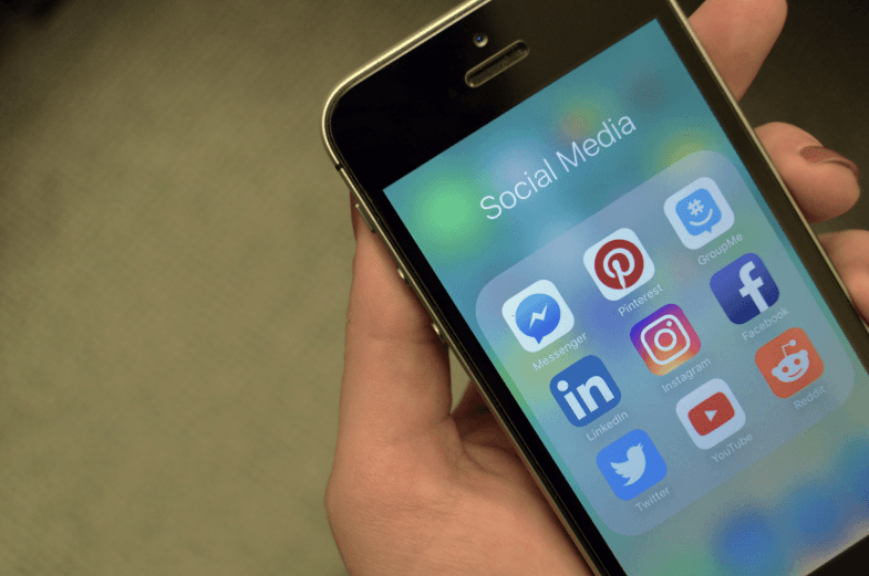 Etykieta w mediach społecznościowych: jak unikać typowych błędów