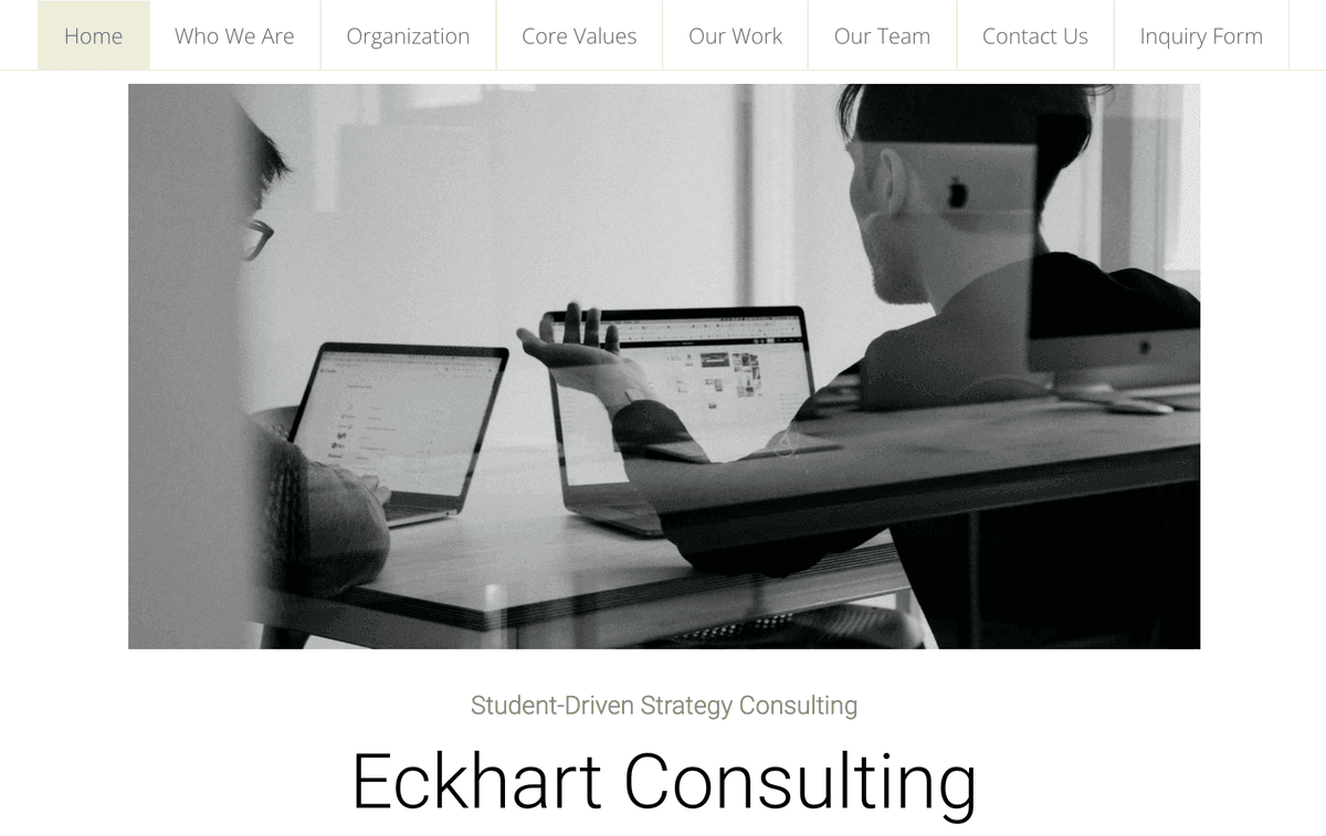 Minimalistyczny szablon od Strikingly