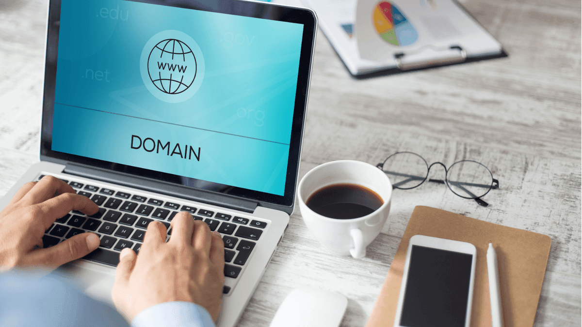 Alojamiento web frente a registro de dominio: ¿Cuál es la diferencia?