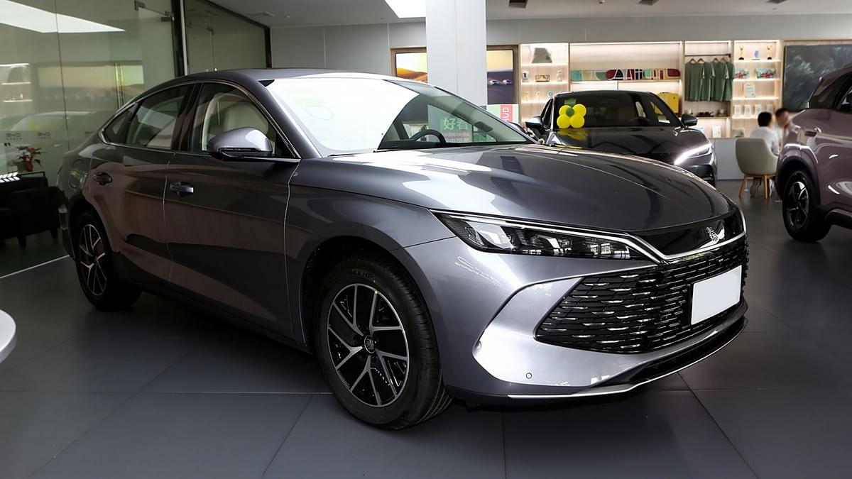 BYD Qin L DM-i 120km 2024