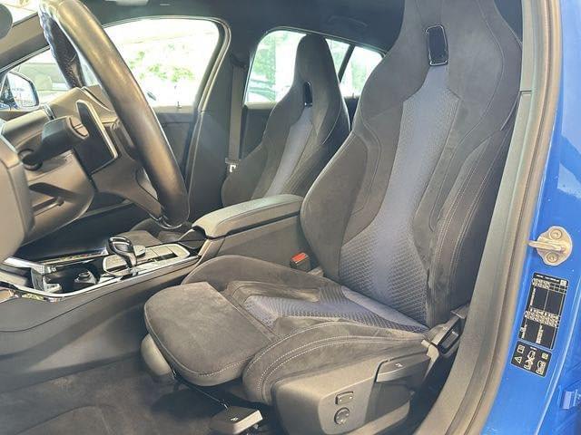 BMW M135i xDrive – 306 ch – Steptronic 8 – Misano Blue Metallic