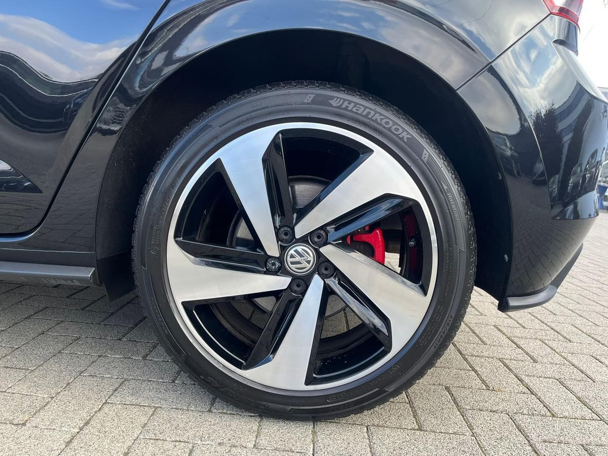 VOLKSWAGEN POLO GTI 2.0 TSI DSG – 200 CH – TOIT OUVRANT & SONO BEATS 