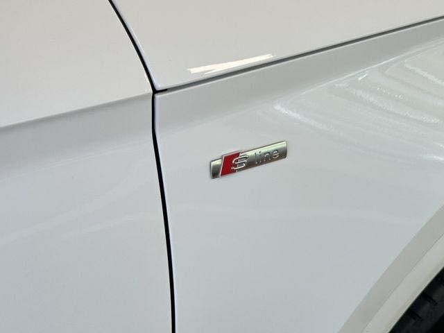 AUDI Q5 50 TFSI e S LINE – 299 ch – HYBRIDE RECHARGEABLE – S TRONIC 7 – BLANC IBIS