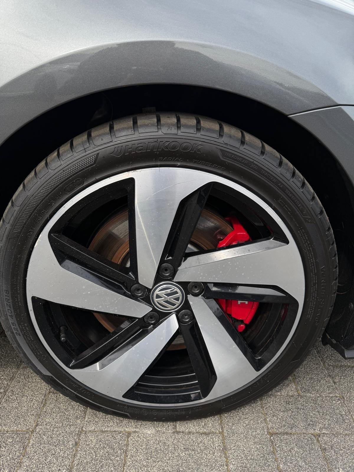 Volkswagen Golf 7.5 GTI Performance – 245 ch DSG7 – Gris métallisé