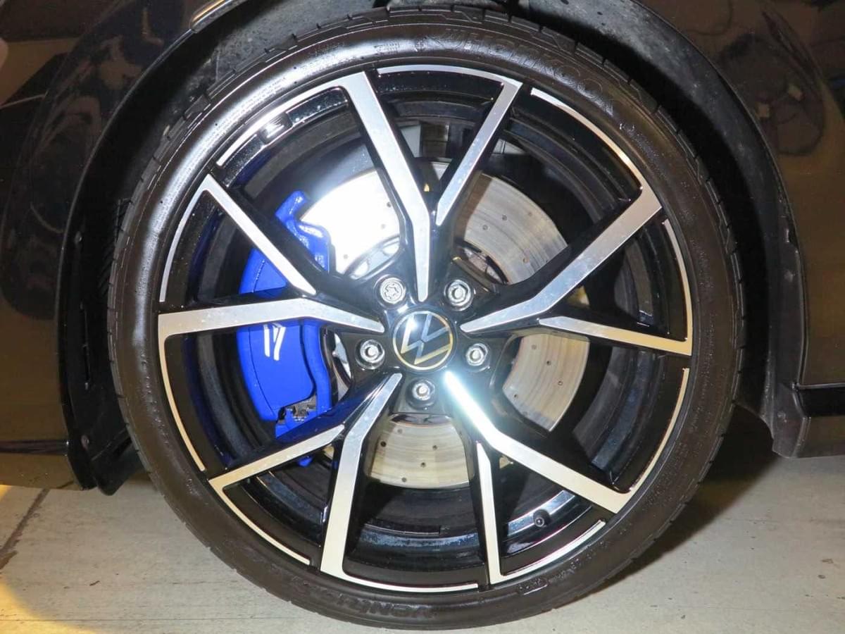 VOLKSWAGEN GOLF 8 R 2.0 TSI 320 CH DSG7 FULL BLACK